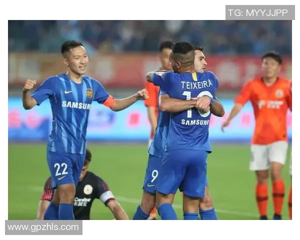 江苏苏宁与鲁能激战正酣海报展现精彩对决瞬间与球队精神风貌